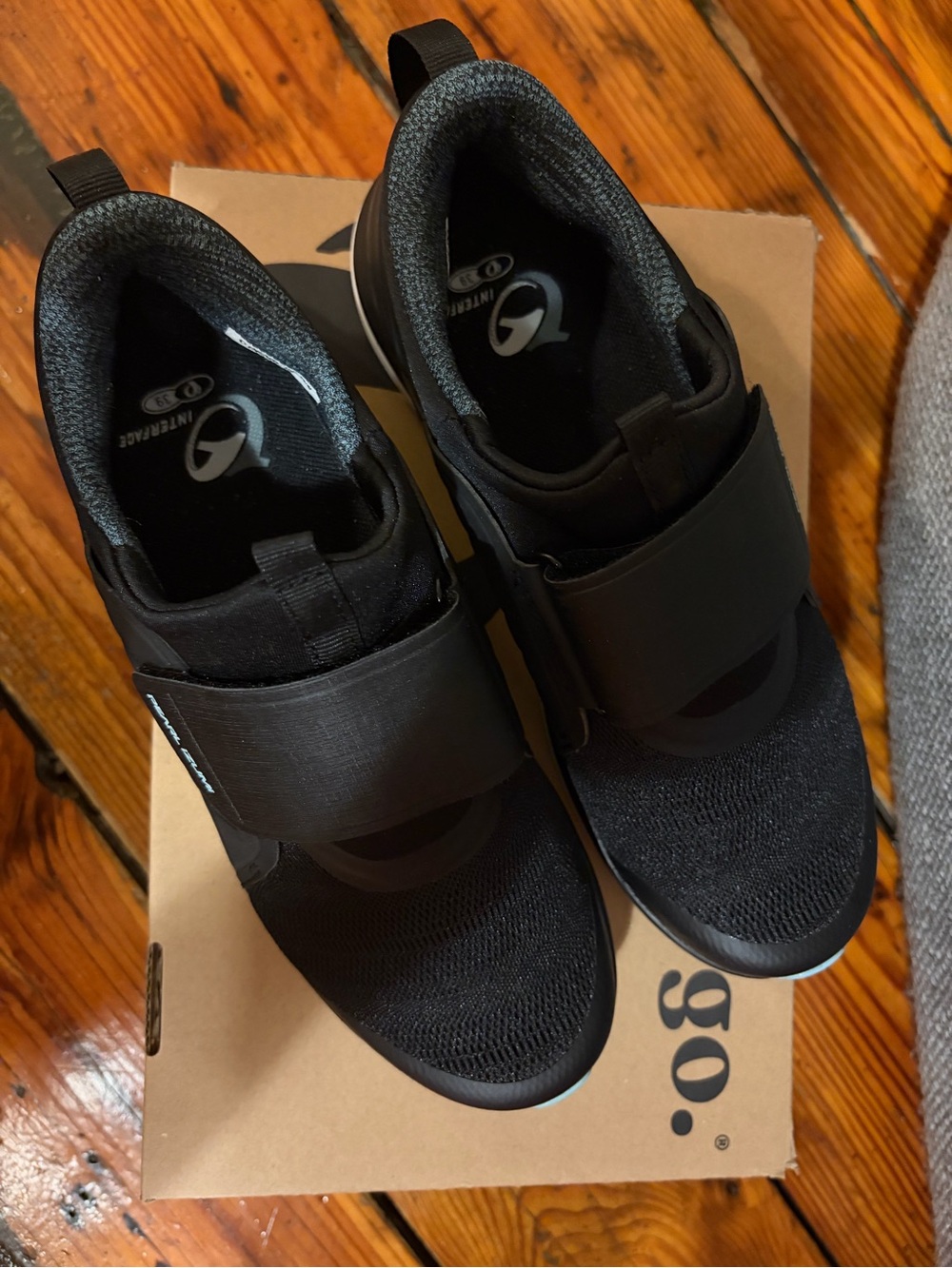 Pearl Izumi Women's Black Athletic Slip-On Shoes